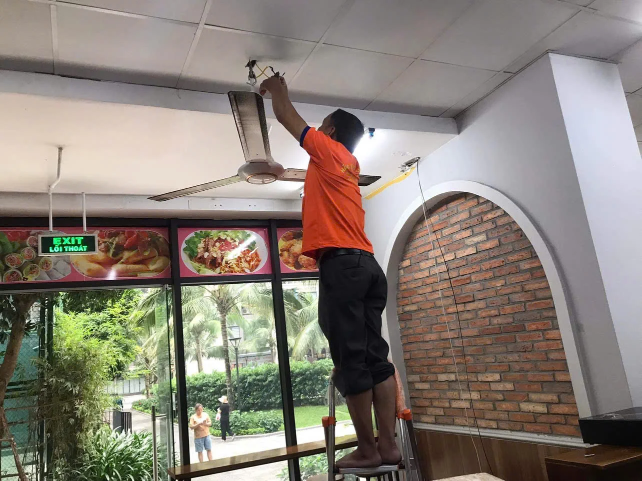 Chuyển văn phòng kiến vàng
